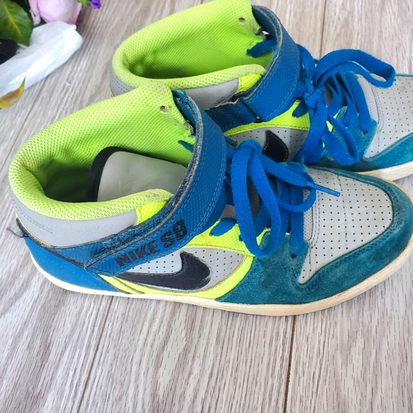 Nike Rubber Shoes Kids - Picture 2 of 5